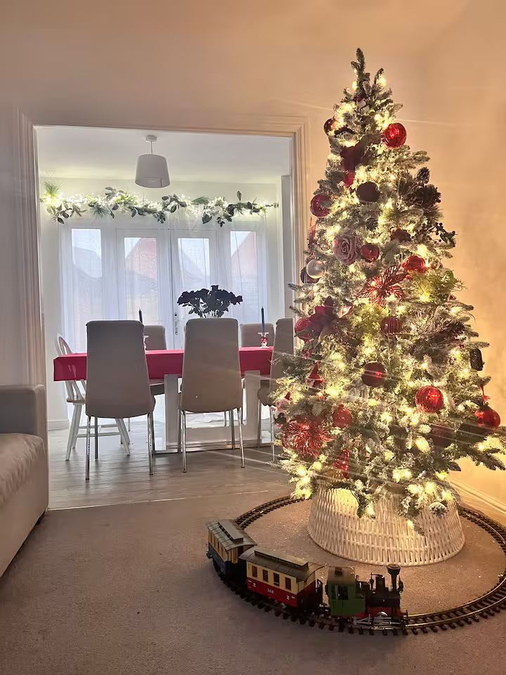 5 Bedroom New build Home with Garden